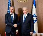 Benjamín Netanyahu (d).