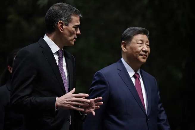 Pedro Sánchez, y Xi Jinping (d).