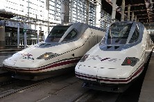 Foto de archivo de archivo de dos trenes.