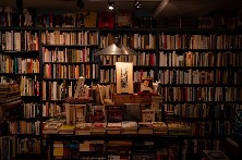 Foto de archivo de una biblioteca.