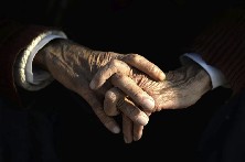 Foto de archivo de un anciano.