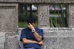Un hombre con depresión o ansiedad.