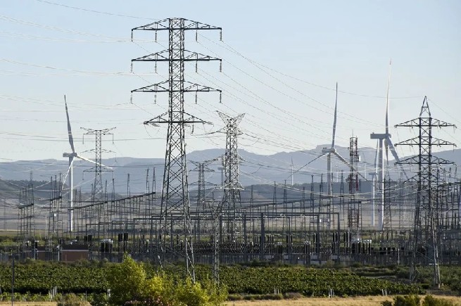 Foto de archivo de tendidos eléctricos.