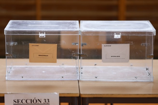Foto de archivo de unas urnas.