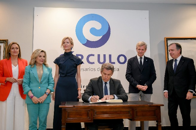 Núñez, Feijóo (c), presidente del Partido Popular.