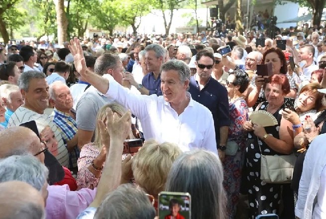 Núñez, Feijóo (c), presidente del Partido Popular.
