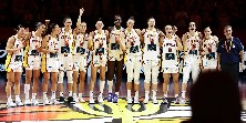 Las jugadoras de España celebran el bronce.