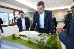 Pedro Sánchez, en la constructora Caslua Import.