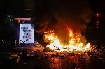 Una barricada callejera en París.