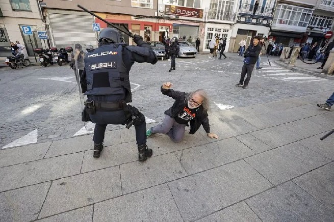 Cargas policiales en María Pita.