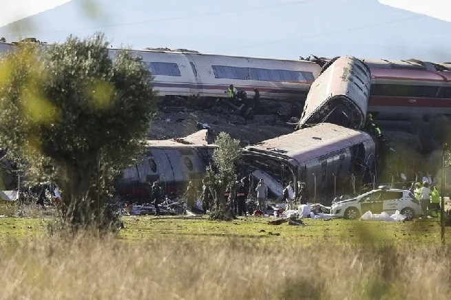 Dos trenes de alta velocidad han colisionado.