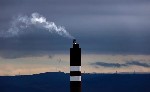 Chimeneas de una refinería.