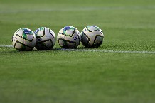 Foto de archivo de balones de fútbol.