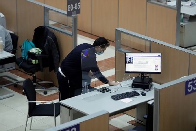 Foto de archivo de archivo de una oficina de Hacienda.