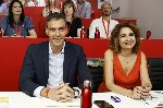 Pedro Sánchez (i), en el Comité Federal. 