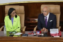 Delcy Rodríguez (i).